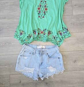 Levi's cut off jeans